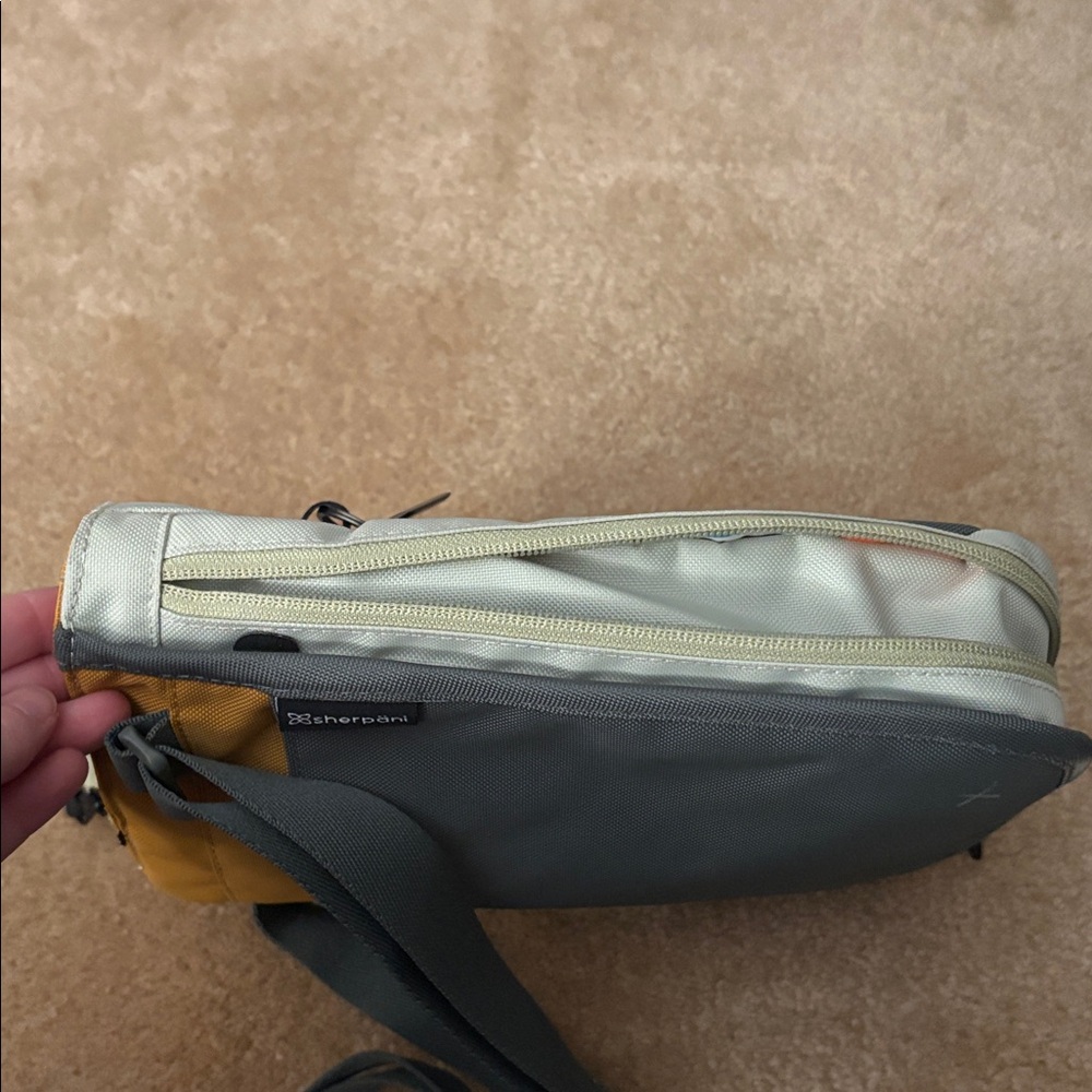 Great condition Sherpani Crossbody for sale! - Picture 4 of 6